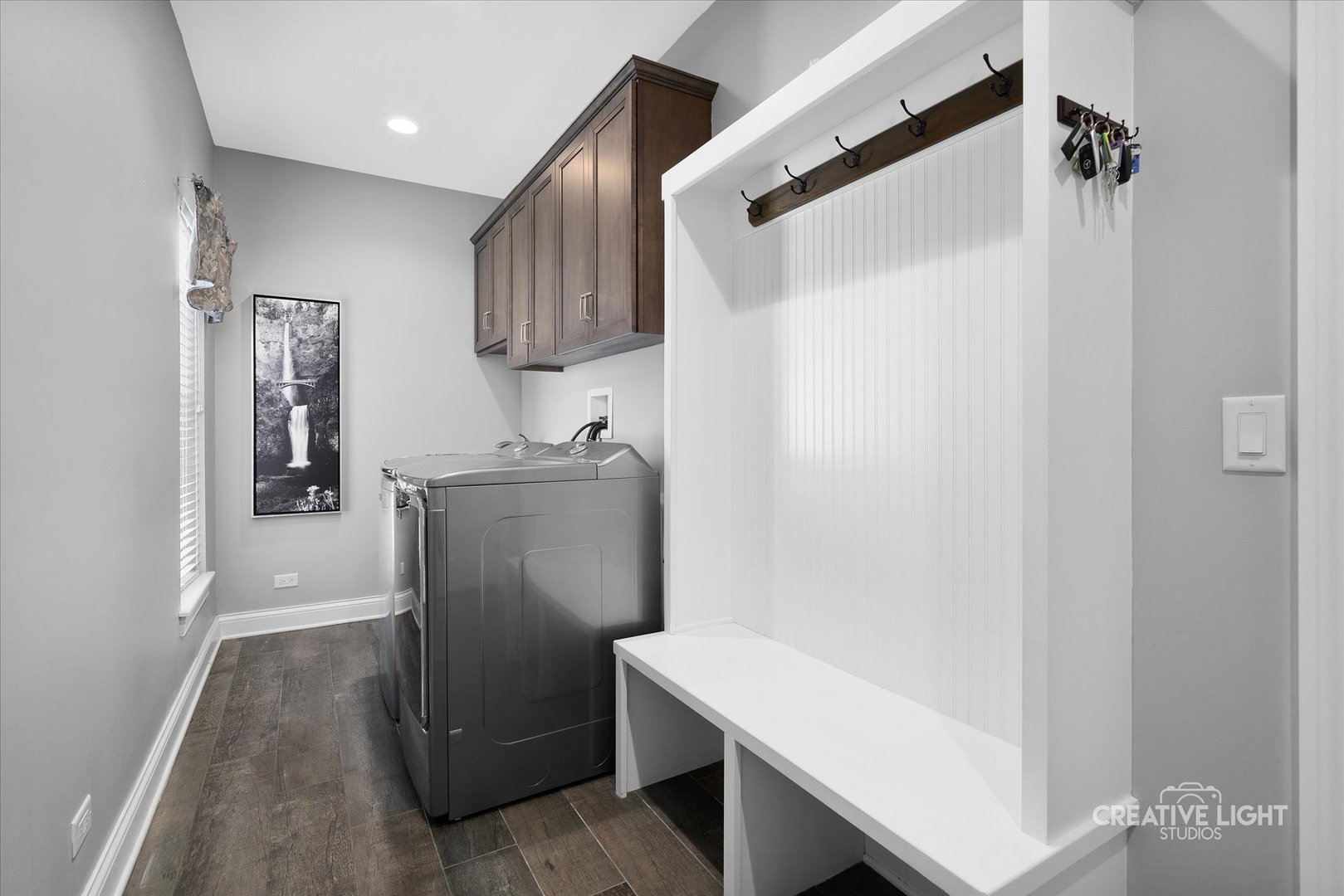 673 Greenfield Road Sugar Grove, IL 60554 - Photo 20 of 31 a hallway with washer and dryer