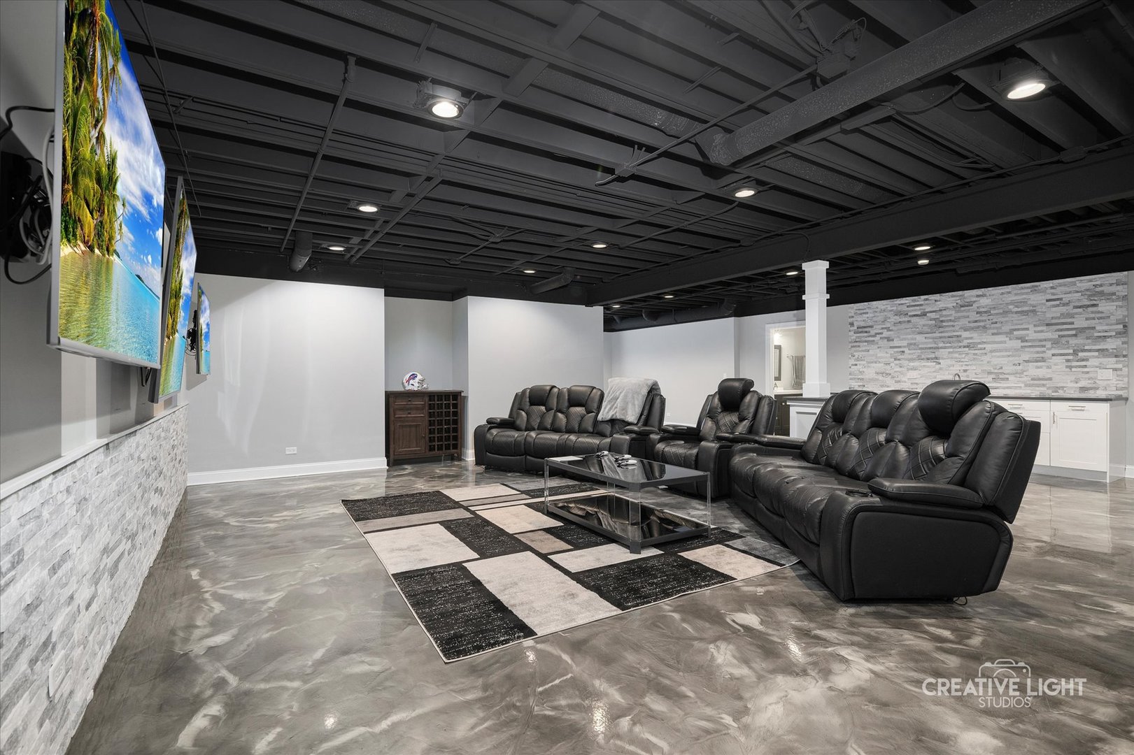 673 Greenfield Road Sugar Grove, IL 60554 - Photo 22 of 31 a living room with furniture