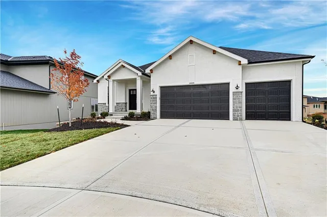 $750,000 | 10026 Aurora Street, Lenexa, KS 66220