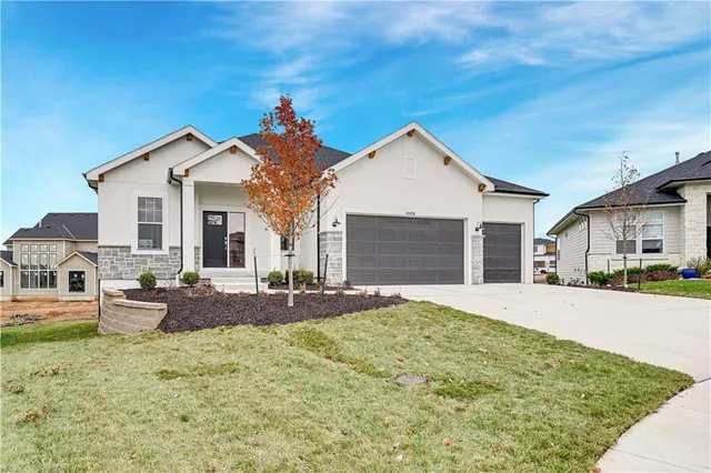 $750,000 | 10026 Aurora Street, Lenexa, KS 66220