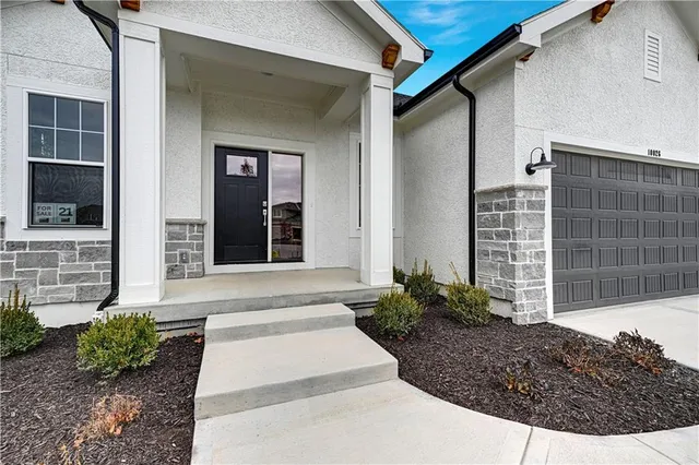 $750,000 | 10026 Aurora Street, Lenexa, KS 66220