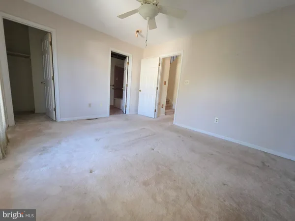 a view of empty room with ceiling fan