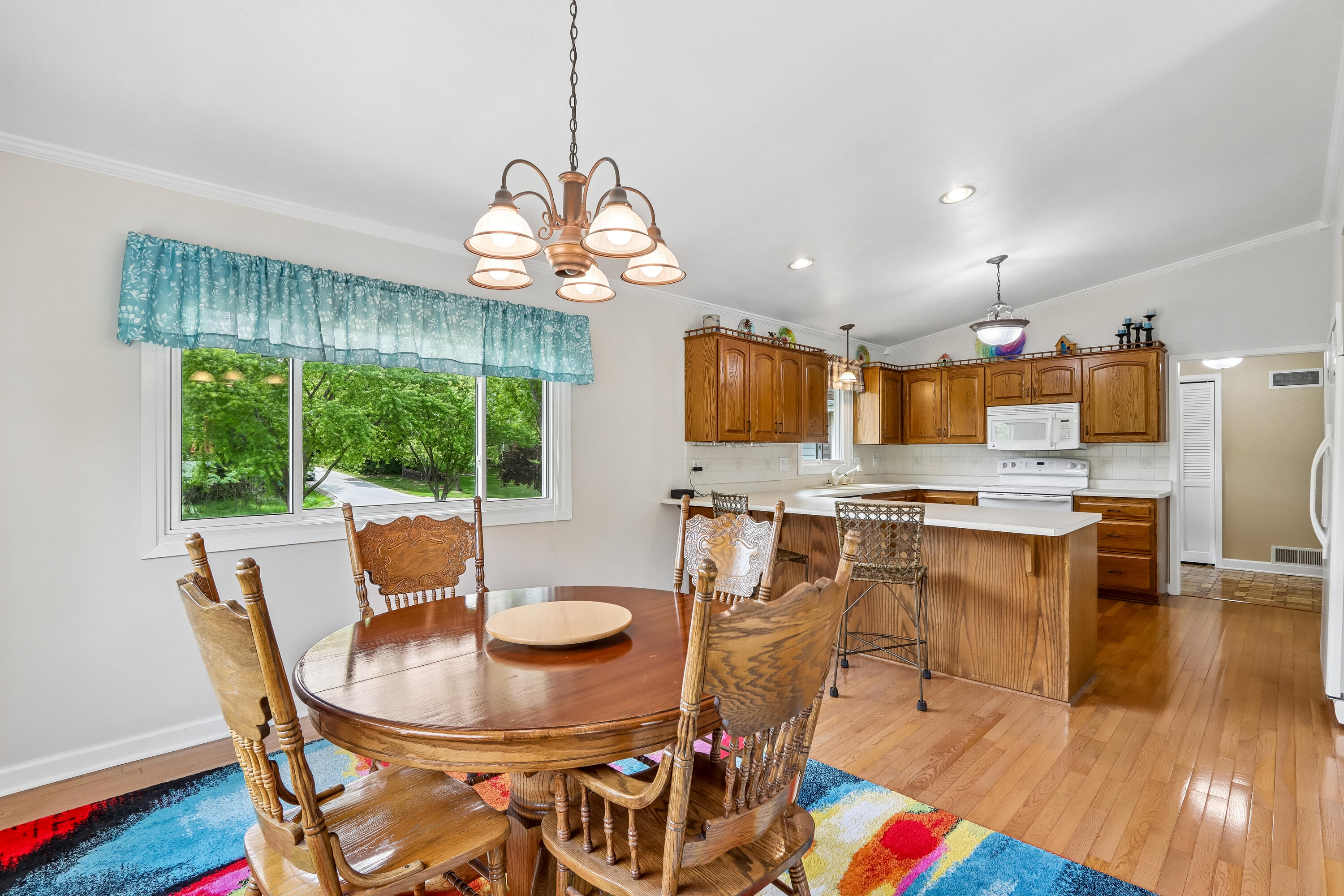 804 Lochtyn Ridge Wales, WI 53183 - Photo 12 of 58 Dining Room to Kitchen