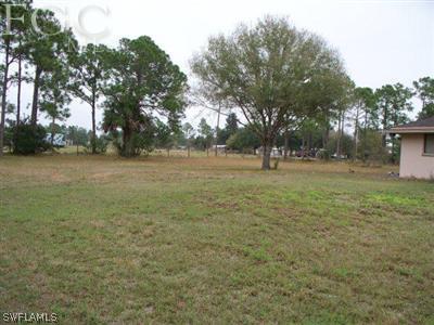 10760 Ruden Road North Fort Myers, FL 33917 - Photo 6 of 9 a backyard of apartments with large trees