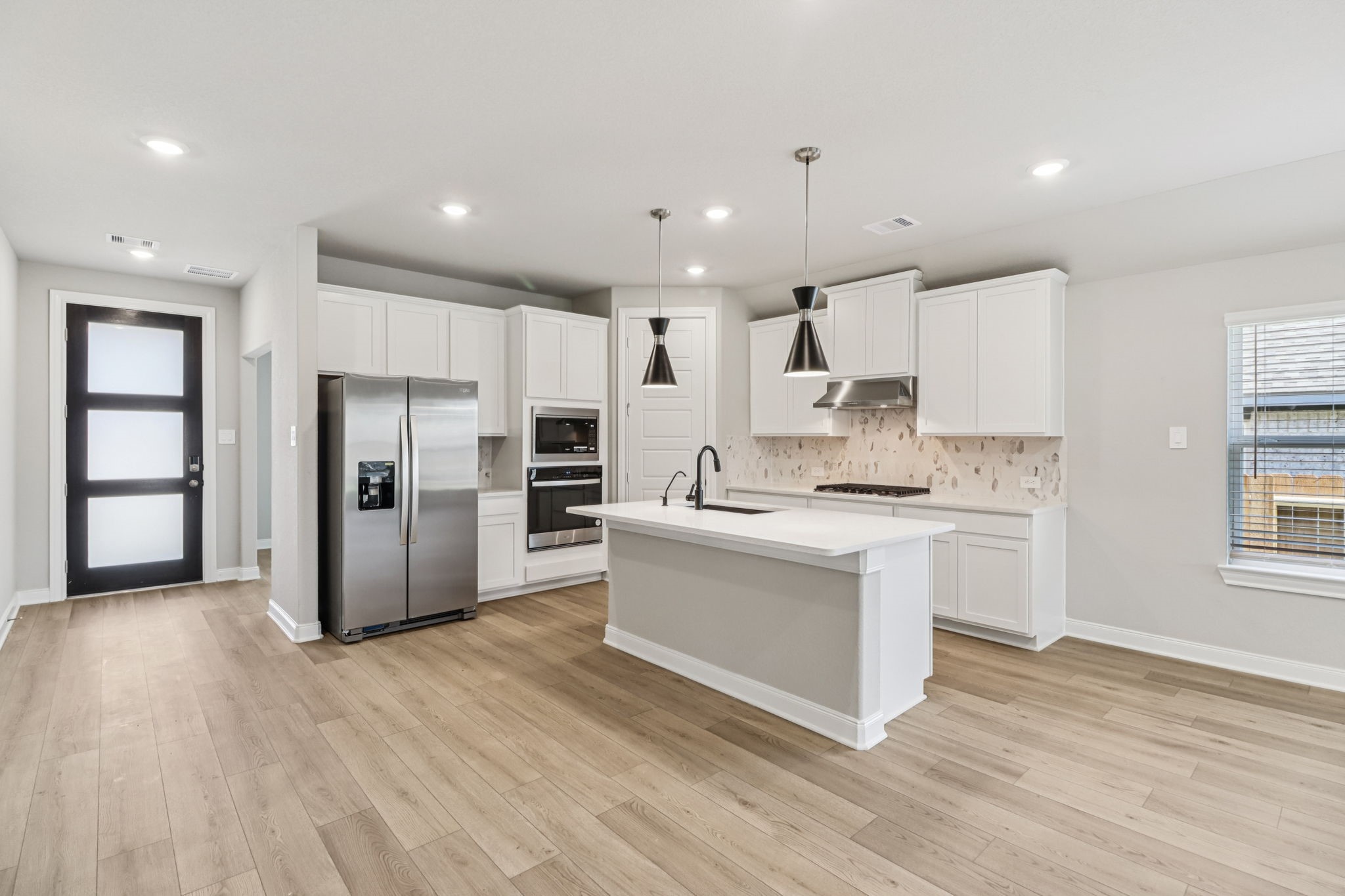 221 Raine Manor Montgomery, TX 77316 - Photo 11 of 33