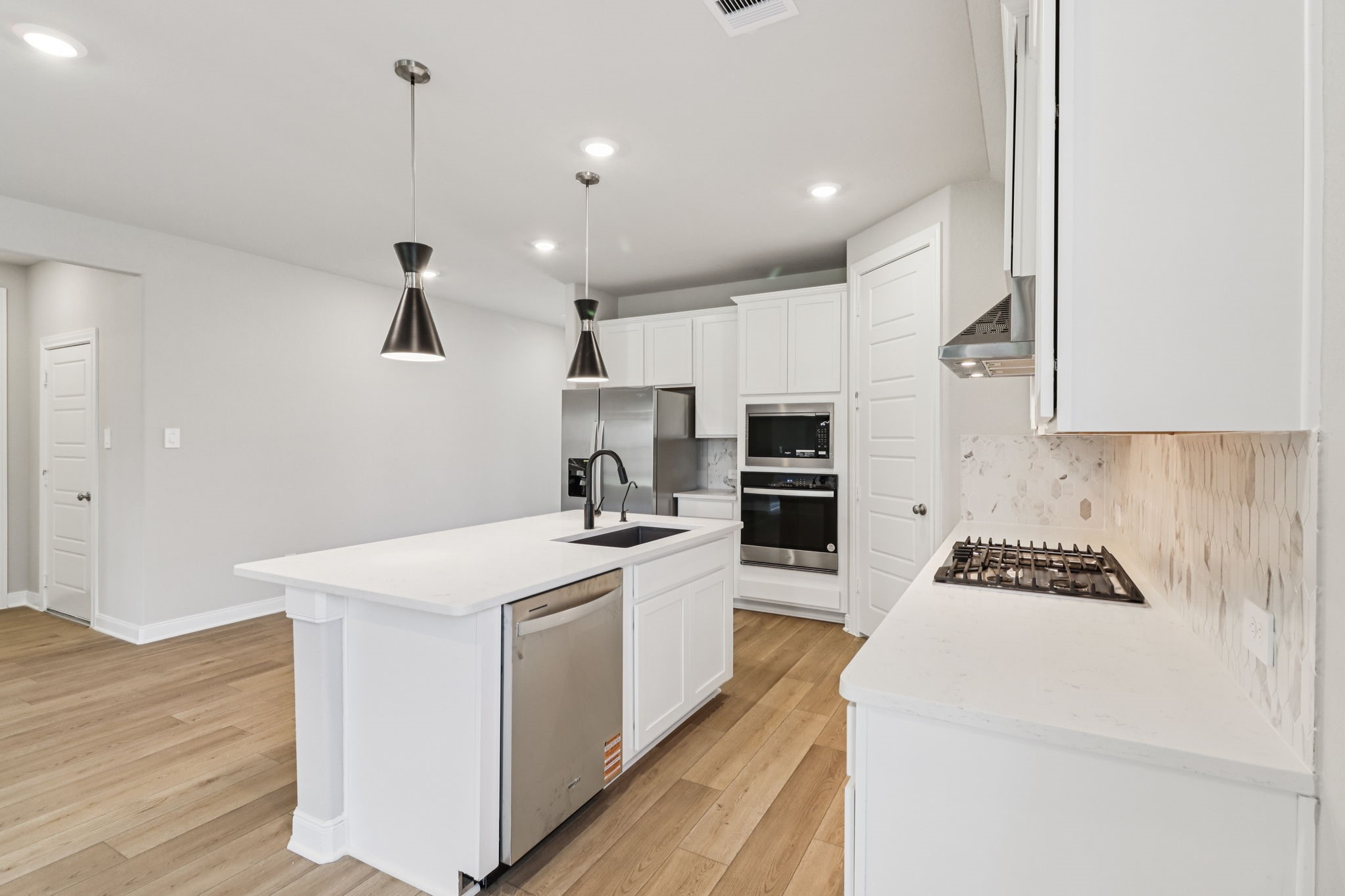 221 Raine Manor Montgomery, TX 77316 - Photo 13 of 33