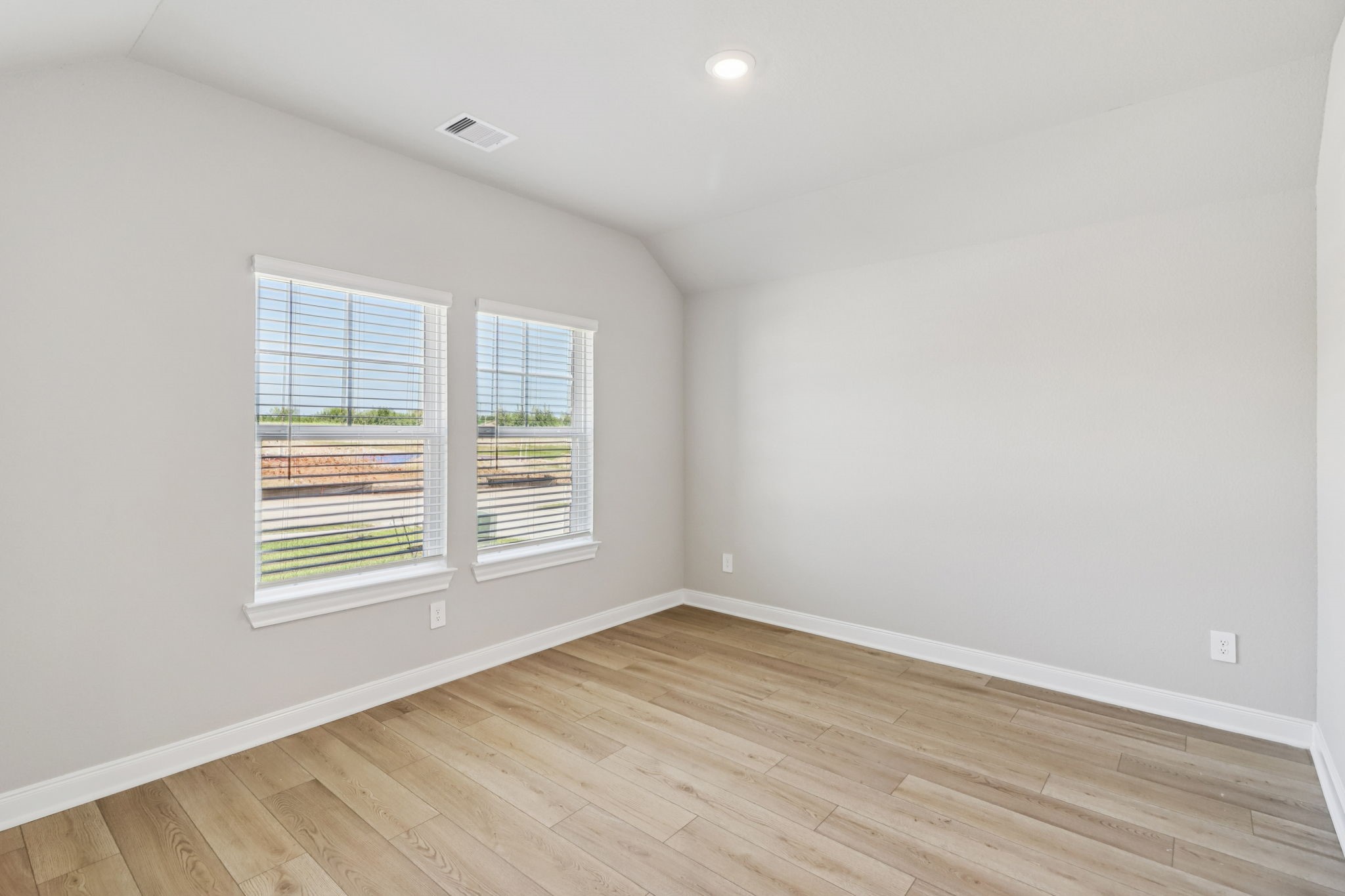 221 Raine Manor Montgomery, TX 77316 - Photo 15 of 33