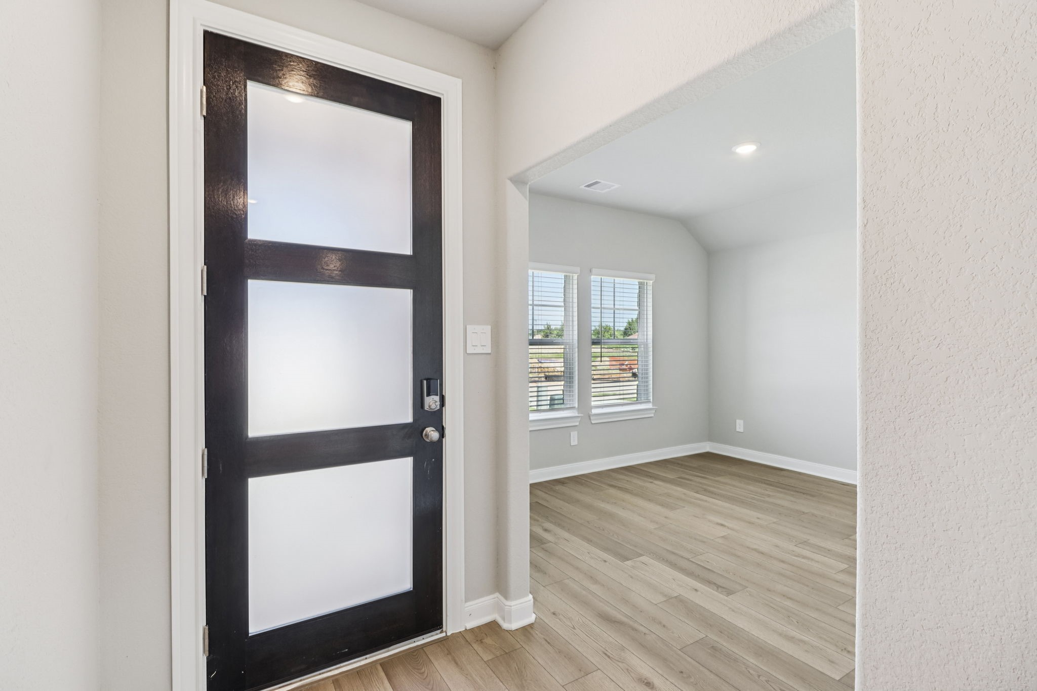 221 Raine Manor Montgomery, TX 77316 - Photo 4 of 33