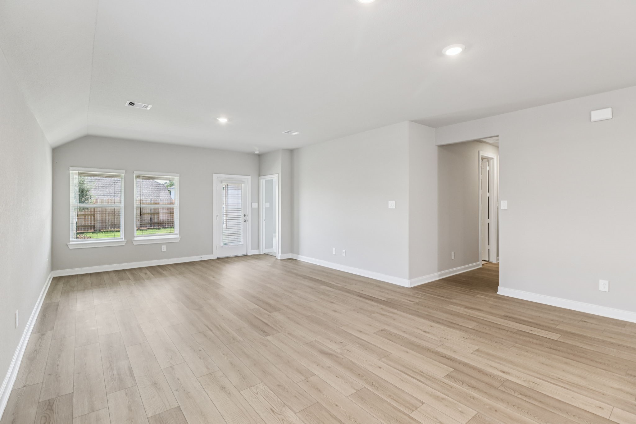 221 Raine Manor Montgomery, TX 77316 - Photo 8 of 33