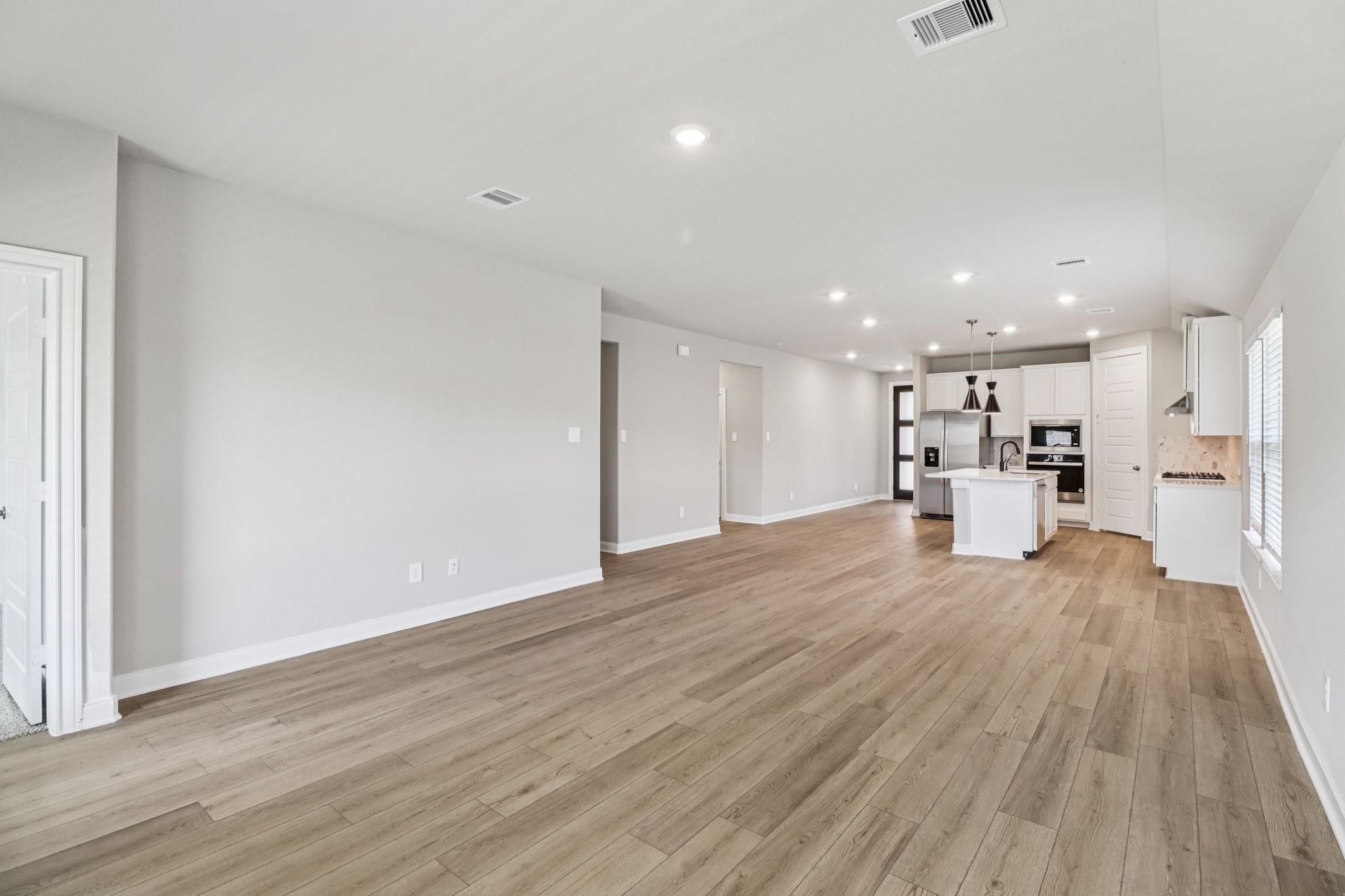 221 Raine Manor Montgomery, TX 77316 - Photo 9 of 33