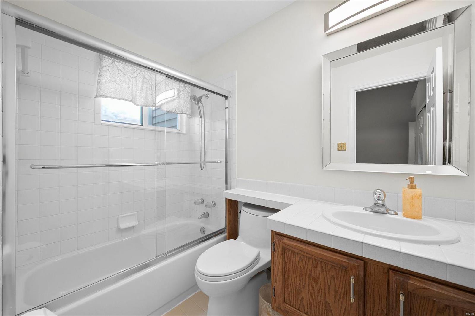 740 Ridgeview Cir Lane Ballwin, MO 63021 - Photo 19 of 27