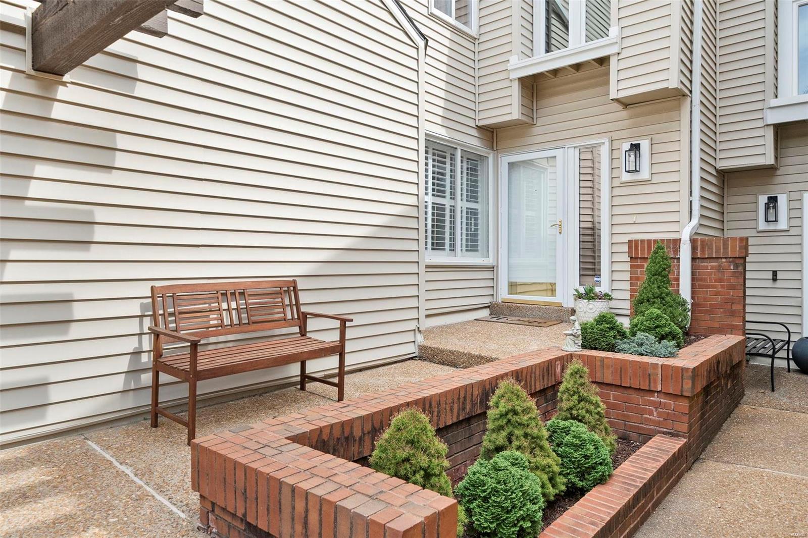 740 Ridgeview Cir Lane Ballwin, MO 63021 - Photo 3 of 27