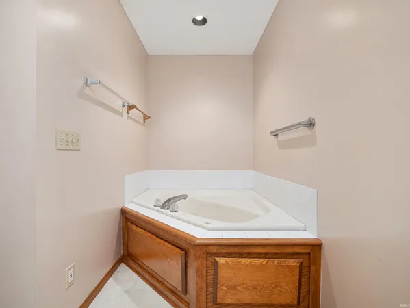 $250,000 | 5514 Senna Drive, Fort Wayne, IN 46804