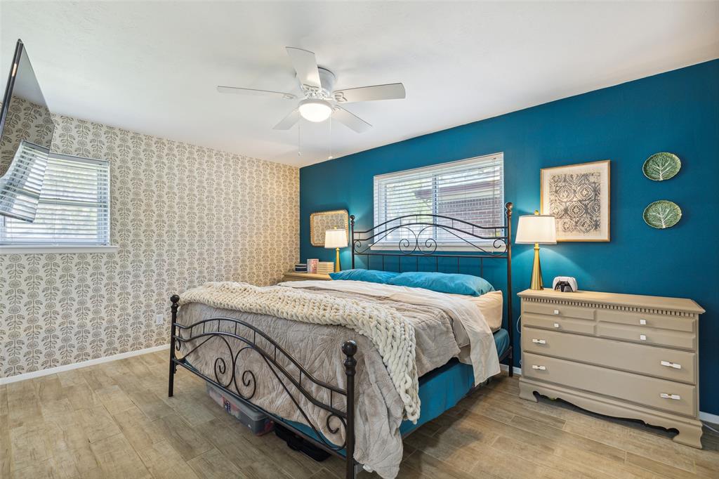 724 Edgehill Drive Hurst, TX 76053 - Photo 15 of 27 a bedroom with a bed and a lamp on dresser