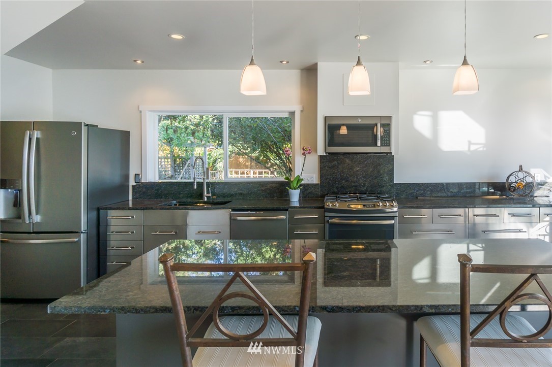 14455 Gibralter Road Anacortes, WA 98221 - Photo 8 of 25 Gallery Image 8