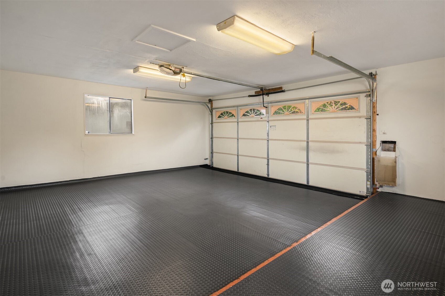 9764 Rainier Avenue South Seattle, WA 98118 - Photo 32 of 40 a view of a garage