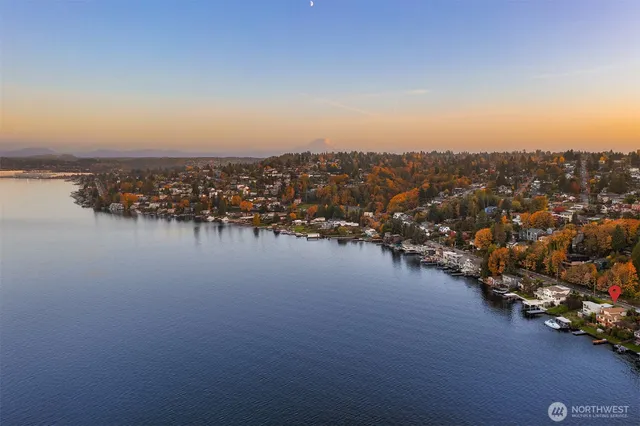a view of a lake with houses