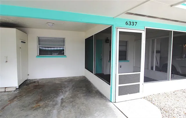 $1,375 | 6337 Gateway Avenue, Unit 6337, Sarasota, FL 34231