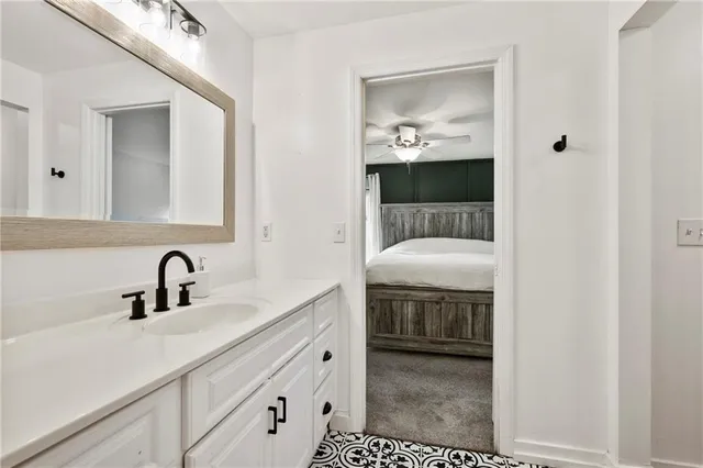 a en suite bathroom with a sink and a mirror