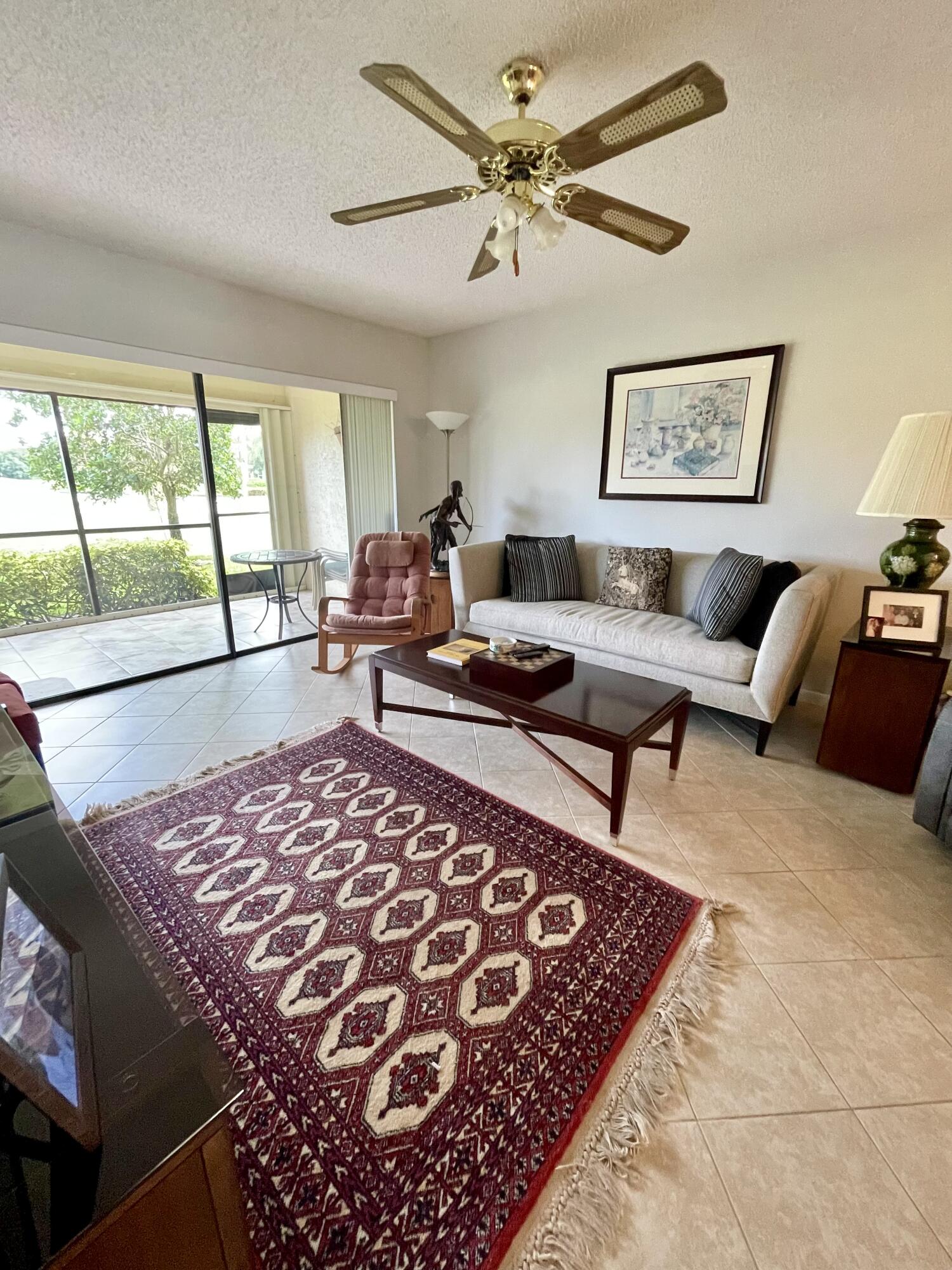 1501 Pinecrest Circle, Unit E Jupiter, FL 33458 - Photo 9 of 25 Large open living area