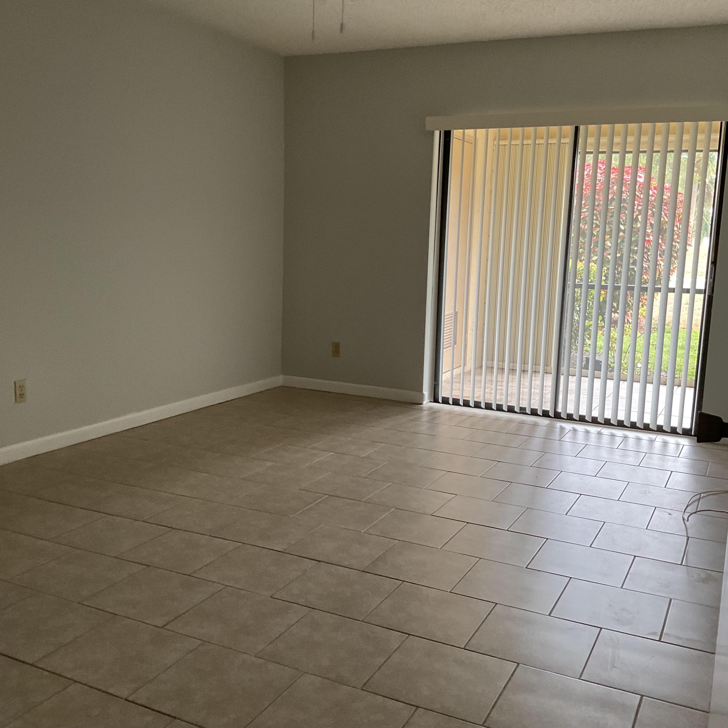 1501 Pinecrest Circle, Unit E Jupiter, FL 33458 - Photo 10 of 25 Living Room