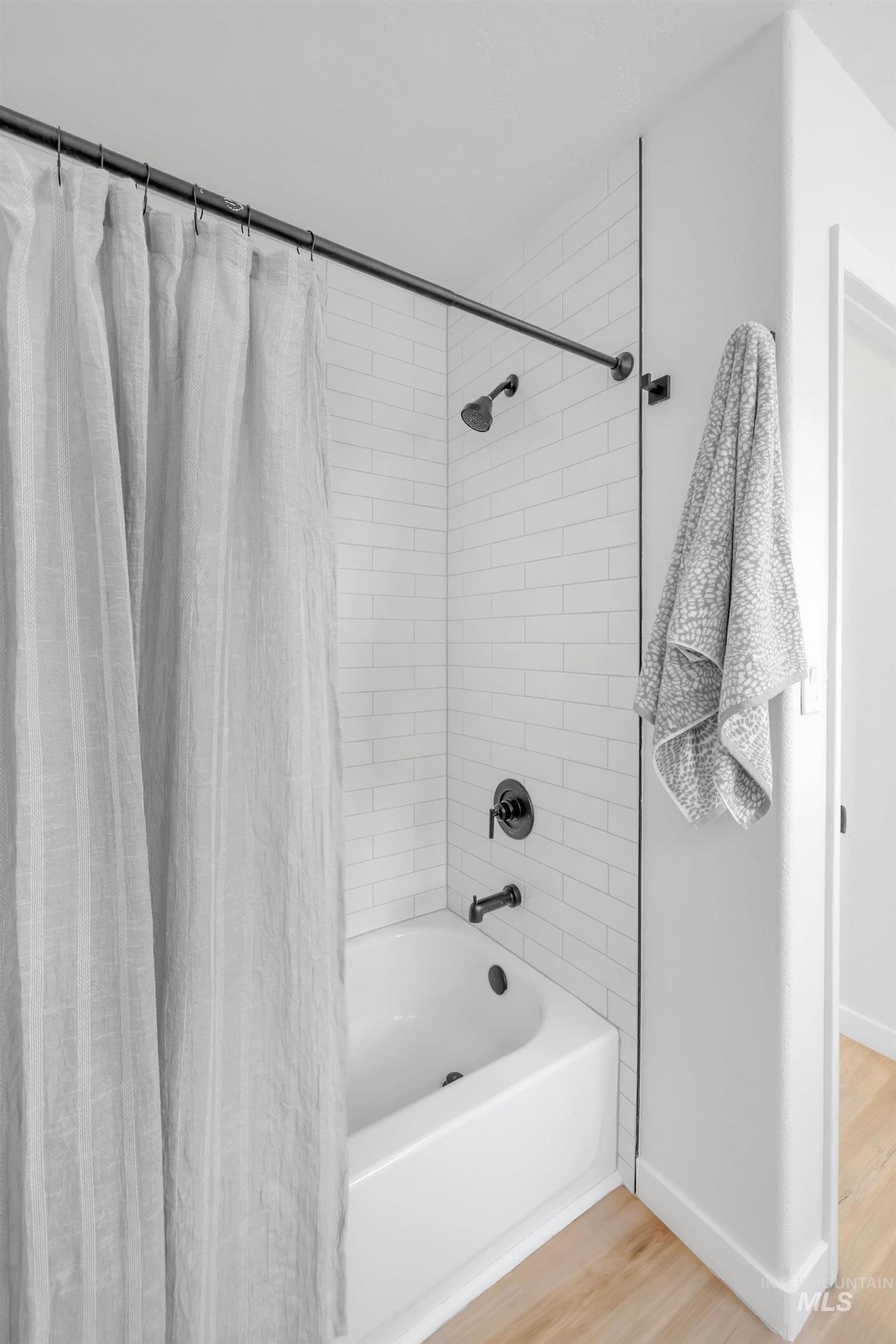 1070 West Indian Valley Road Indian Valley, ID 83632 - Photo 33 of 50 Bathroom featuring wood finished floors and shower / bath combo