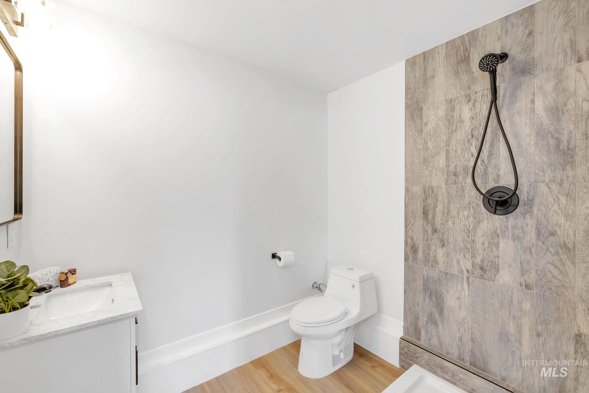 1070 West Indian Valley Road Indian Valley, ID 83632 - Photo 41 of 50 Full bathroom with tiled shower, vanity, and wood finished floors