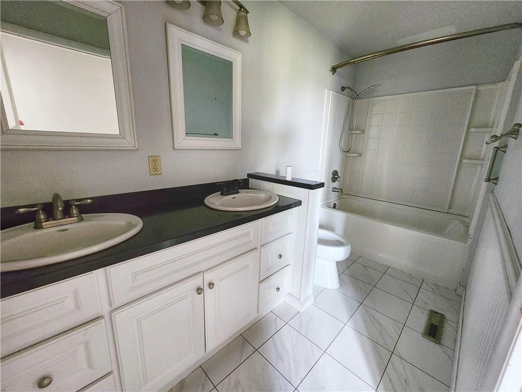 424 Pennsylvania Avenue Rochester, PA 15074 - Photo 15 of 24 Bathroom on main floor