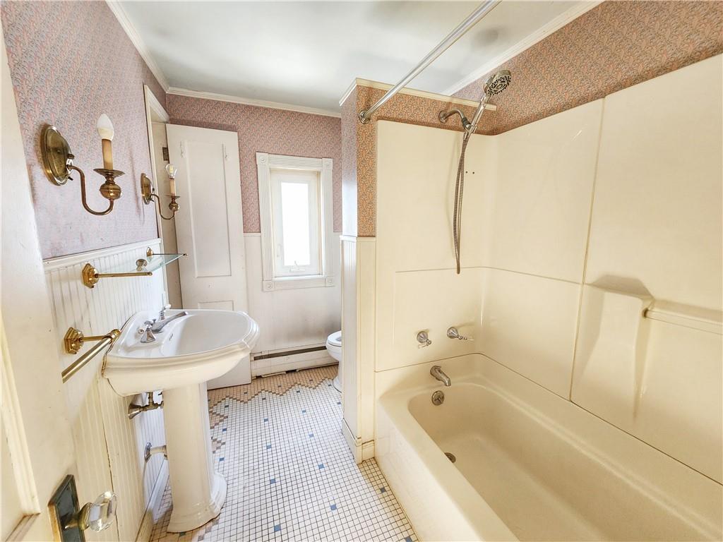 424 Pennsylvania Avenue Rochester, PA 15074 - Photo 20 of 24 Bathroom on second floor