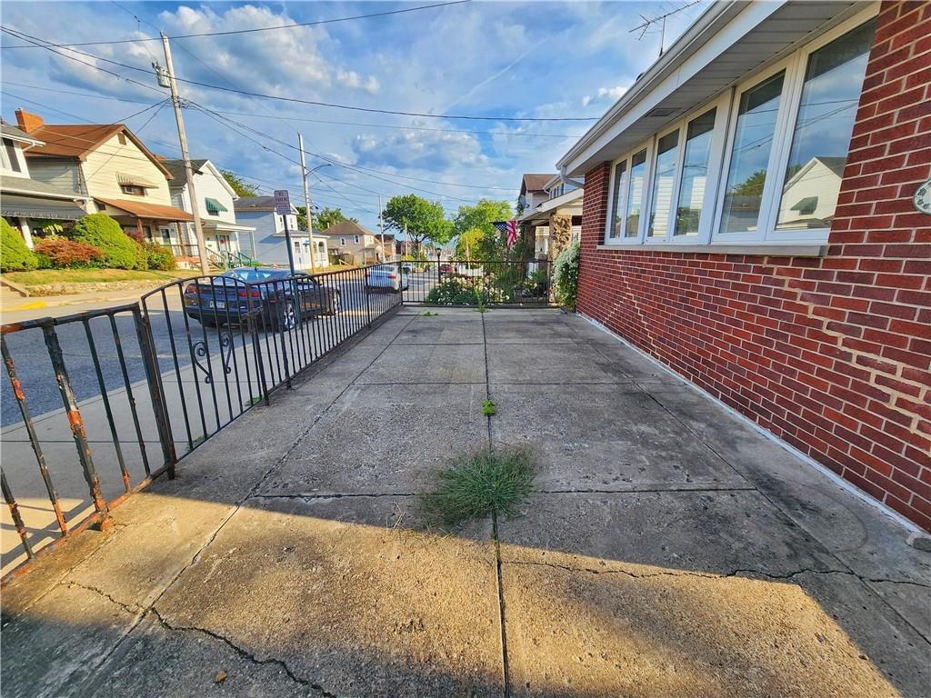 424 Pennsylvania Avenue Rochester, PA 15074 - Photo 4 of 24 Gallery Image 4