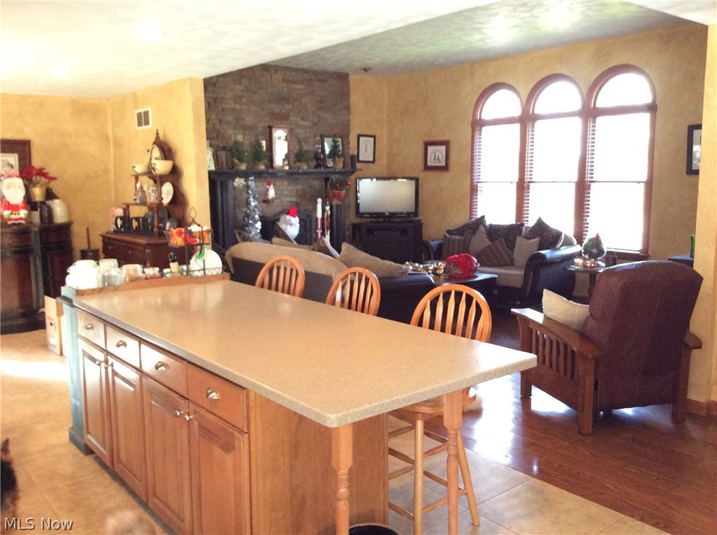 5745 Clingan Road Struthers, OH 44471 - Photo 5 of 10 Open Concept Layout....