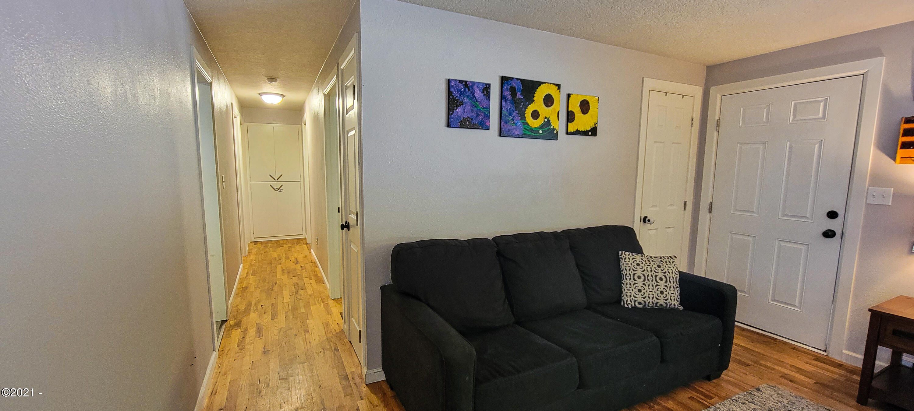 1449 Southeast Ammon Road Toledo, OR 97391 - Photo 12 of 32 Hallway