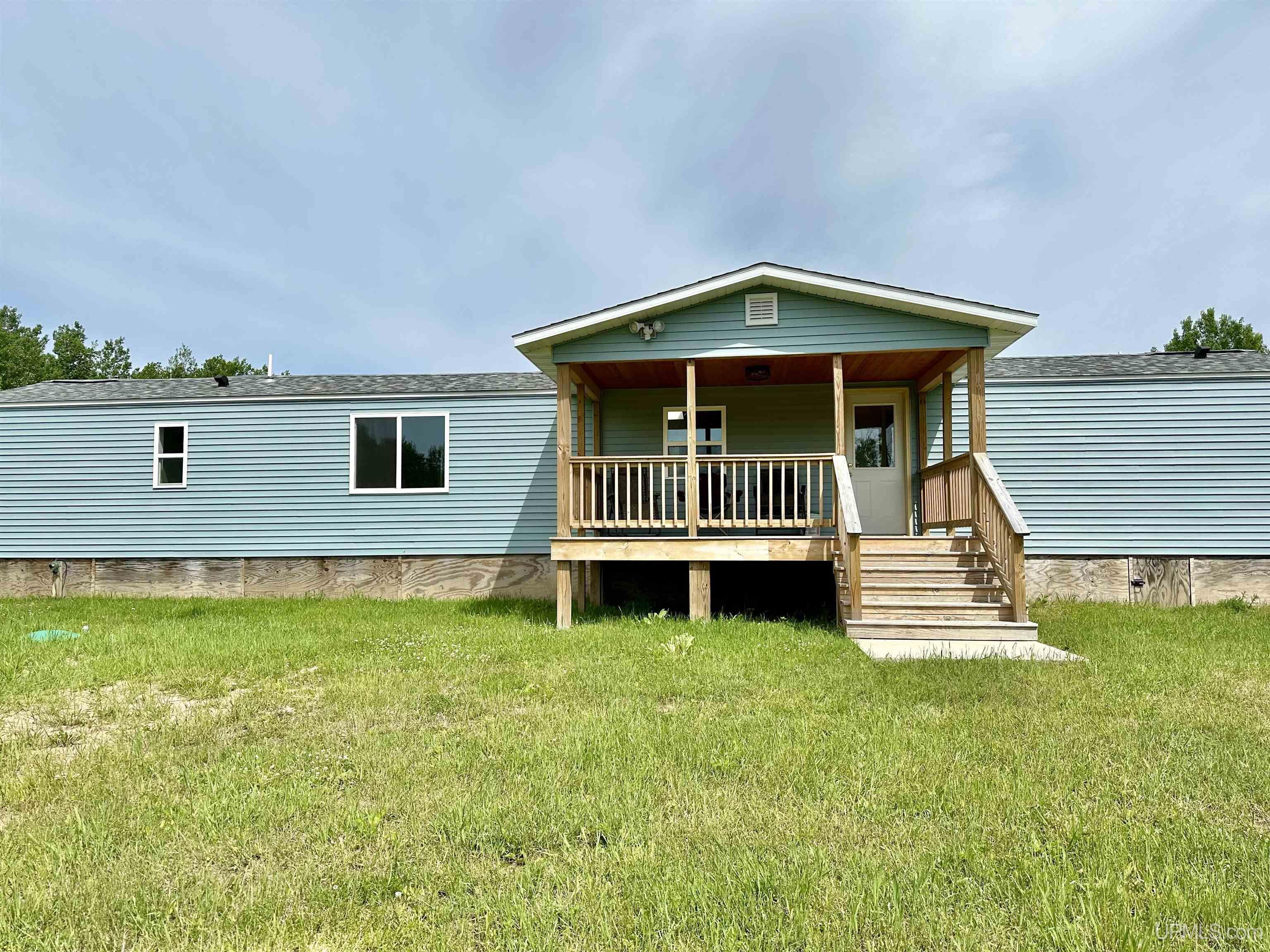 5551 27.5 Road Gladstone, MI 49837 - Photo 2 of 22 Gallery Image 2