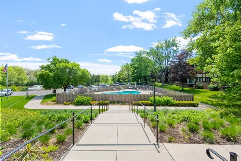 $330,000 | 205 Barry Avenue South, Unit 117, Wayzata, MN 55391