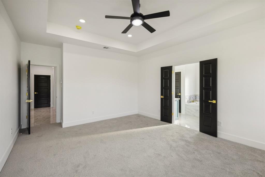 6657 Buffalo Ridge Circle Godley, TX 76044 - Photo 22 of 38 an empty room with closet and a ceiling fan
