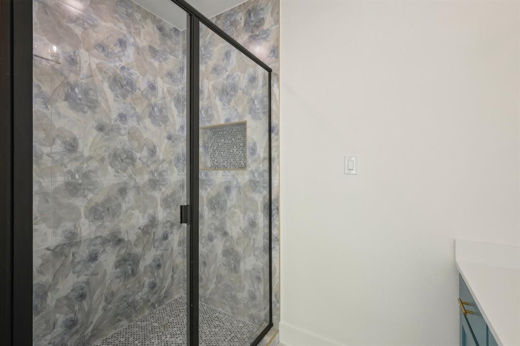 6657 Buffalo Ridge Circle Godley, TX 76044 - Photo 27 of 38 a bathroom with a shower