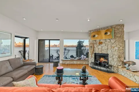 $1,249,900 | 1225 River Road, Unit 11D, Edgewater, NJ 07020