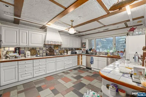 $1,249,900 | 1225 River Road, Unit 11D, Edgewater, NJ 07020