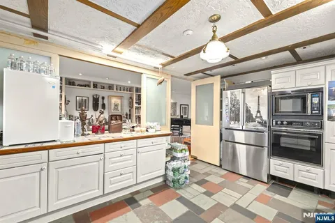 $1,249,900 | 1225 River Road, Unit 11D, Edgewater, NJ 07020