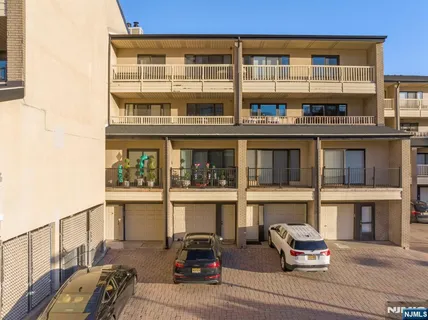 $1,249,900 | 1225 River Road, Unit 11D, Edgewater, NJ 07020