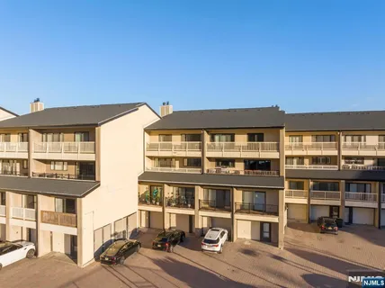 $1,249,900 | 1225 River Road, Unit 11D, Edgewater, NJ 07020