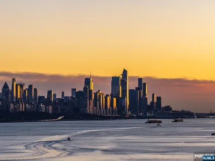 $1,249,900 | 1225 River Road, Unit 11D, Edgewater, NJ 07020