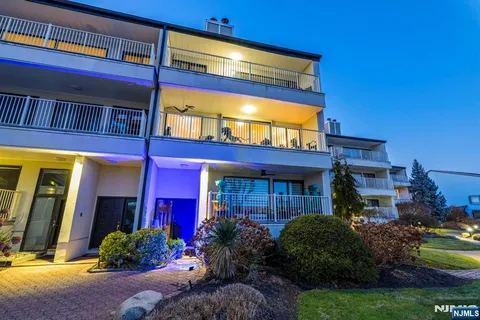 $1,249,900 | 1225 River Road, Unit 11D, Edgewater, NJ 07020