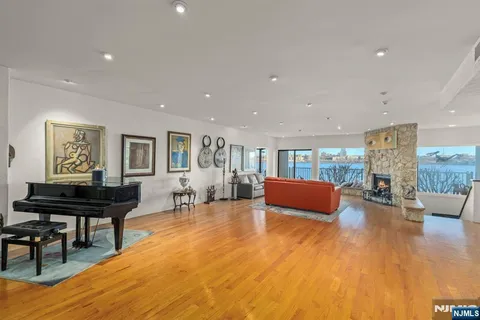 $1,249,900 | 1225 River Road, Unit 11D, Edgewater, NJ 07020
