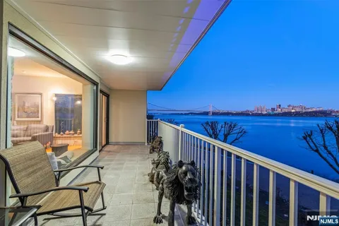 $1,249,900 | 1225 River Road, Unit 11D, Edgewater, NJ 07020