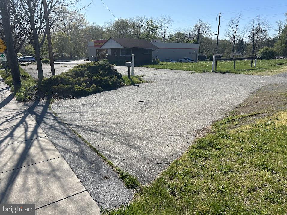 400 East Main Street Mount Joy, PA 17552 - Photo 4 of 15 a view of street with a small yard