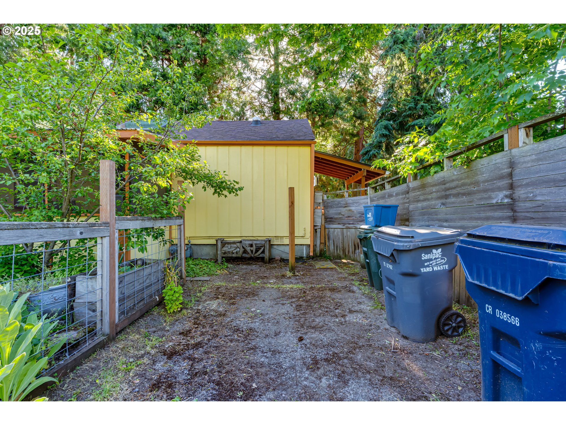 1327 Grant Street Eugene, OR 97402 - Photo 26 of 28