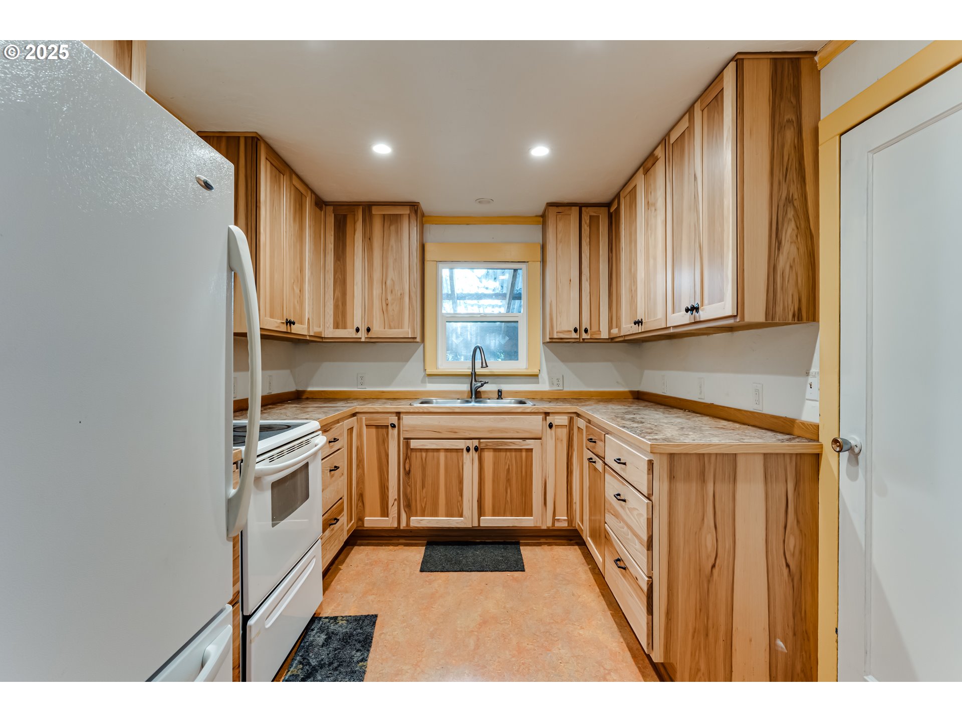 1327 Grant Street Eugene, OR 97402 - Photo 10 of 28