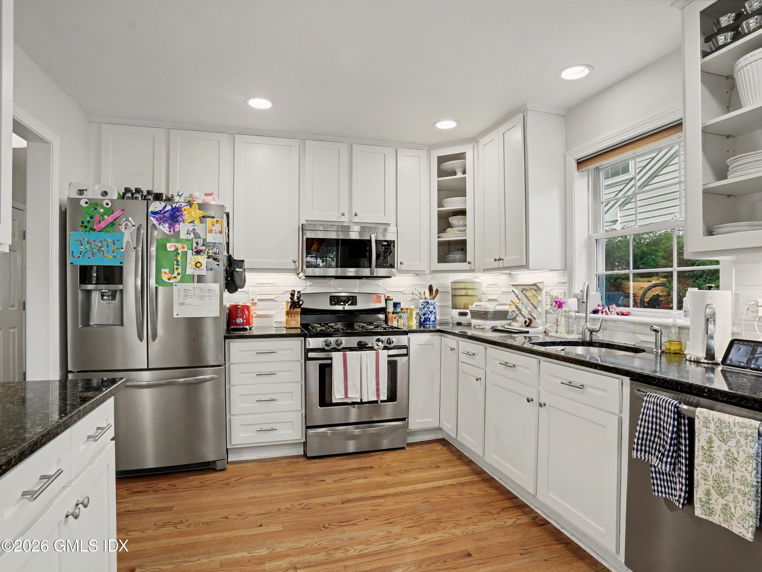 18 Rippowam Road, Unit 2B Cos Cob, CT 06807 - Photo 4 of 34 27