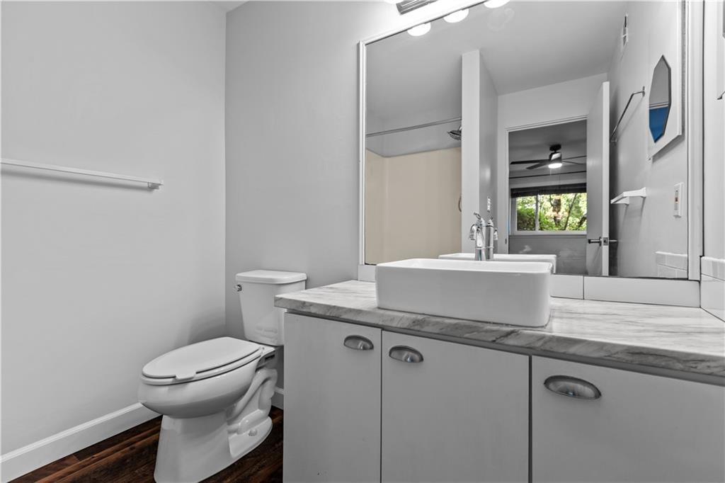 2006 Kenzie Road Pittsburgh, PA 15205 - Photo 12 of 22 Primary bath with fresh paint and a tub/shower combination.